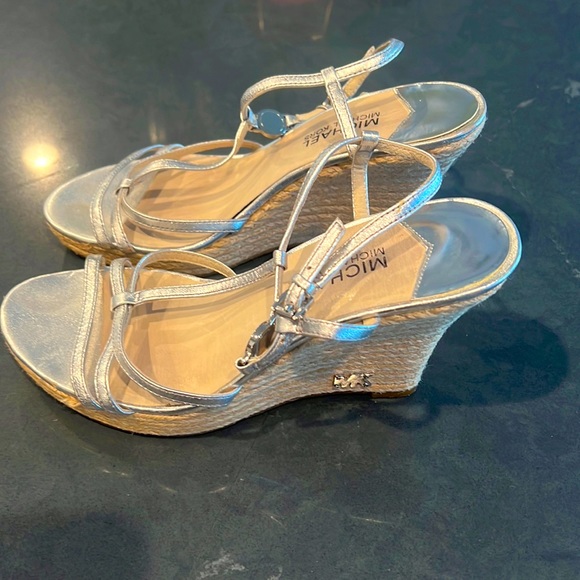 GUC! Michael Michael Kors Kami T Strap Wedges - Picture 1 of 10